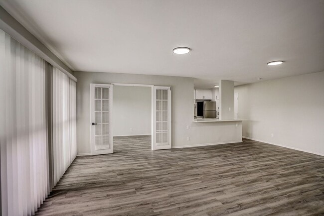 Interior Photo - 8375 Fountain Ave