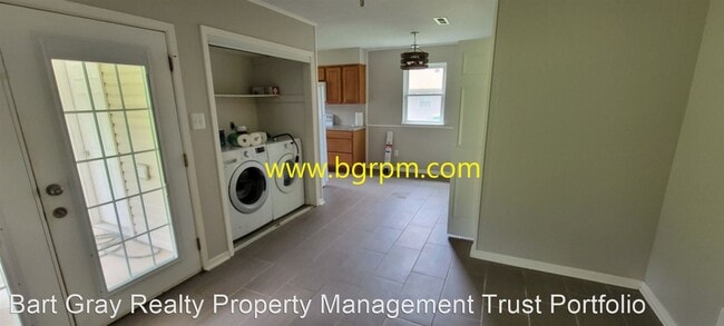 Building Photo - 3 br, 1 bath House - 6 Compass Point