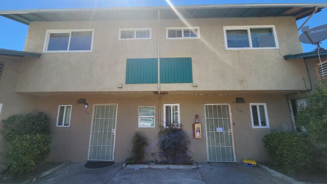 Foto del edificio - 541-553 Admiral Callaghan Ln