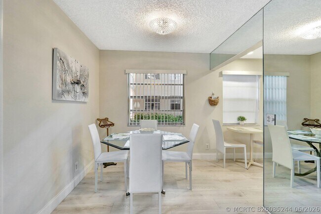 Building Photo - 825 Normandy Trail