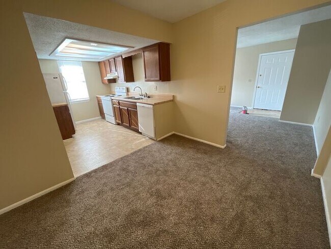 Foto del edificio - Spacious 2-Bed/1-Bath/1-Car Townhouse in P...