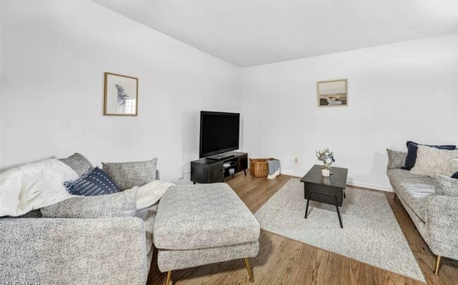 Building Photo - 15925 Van Aken Blvd