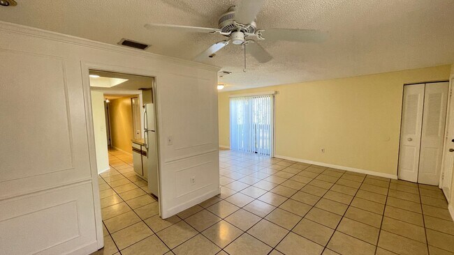 Foto del edificio - Unfurnished Annual Rental Available Now