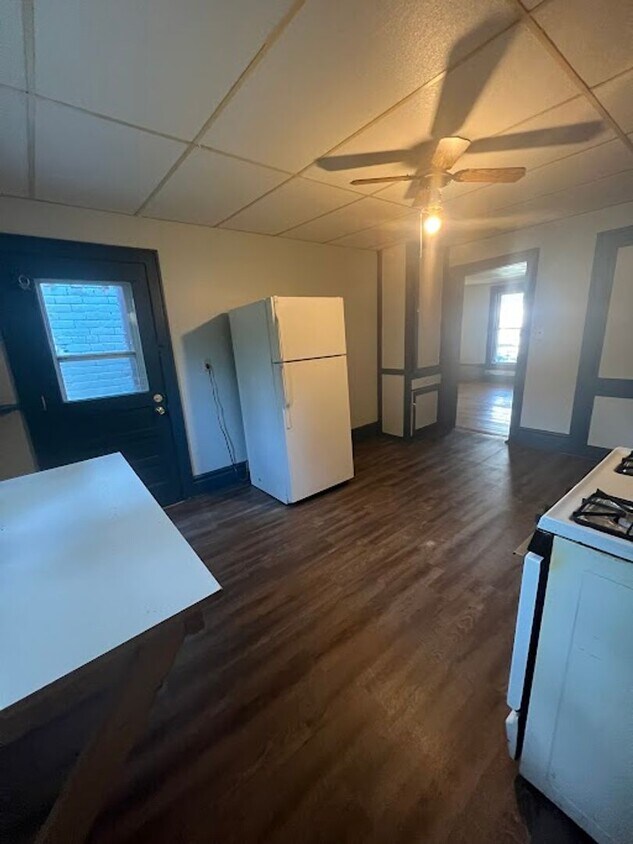 Primary Photo - 207 N High