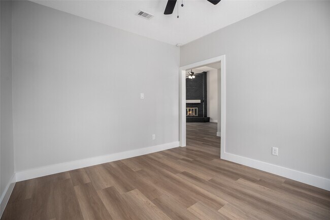 Building Photo - 1406 Kent Way