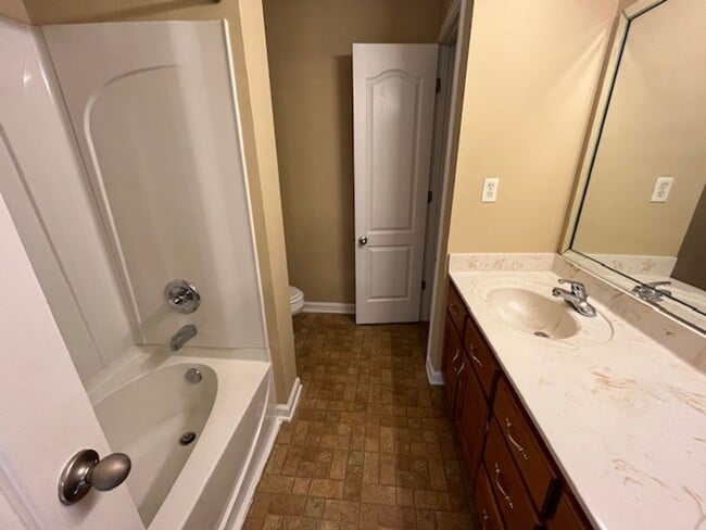 Building Photo - Renovated 2 Bedroom 2 Bath Home for Rent!