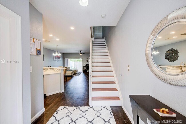 Building Photo - 6604 Catalina Ln
