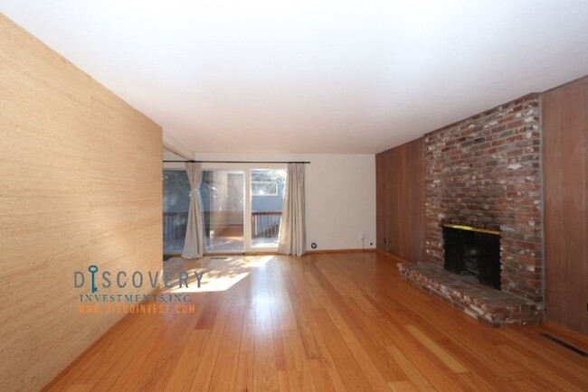 Foto del edificio - Mid-Century 3 Bedroom Montclair Home