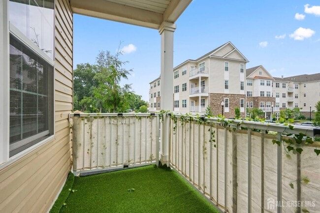 Building Photo - 723 Lorhan Dr