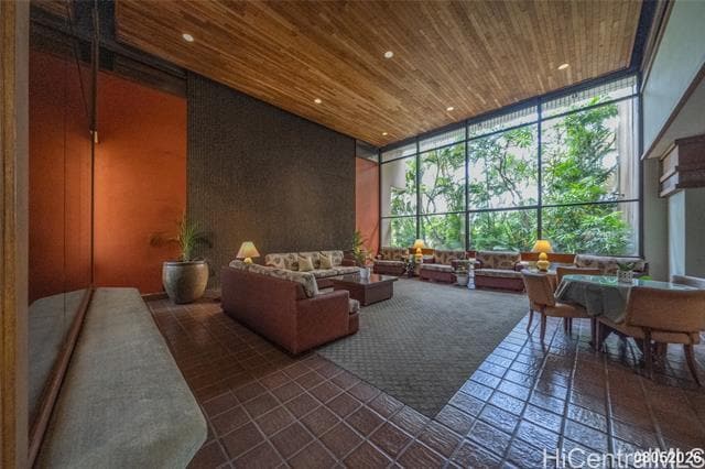 Building Photo - 2121 Ala Wai Blvd