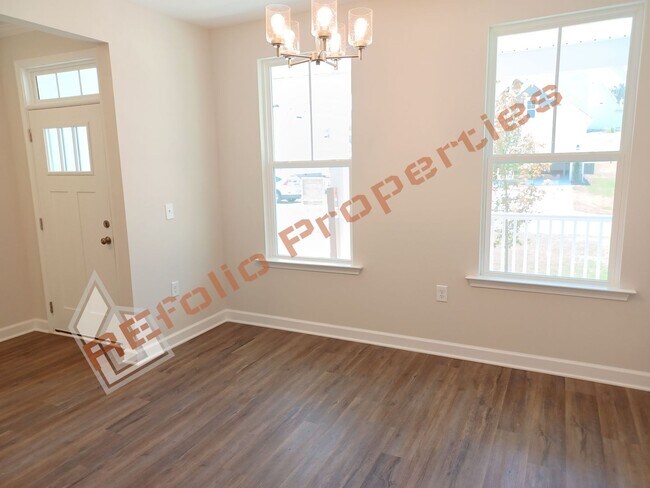 Building Photo - Quiet Living 4 Bedroom 2 Car Garage Home w...