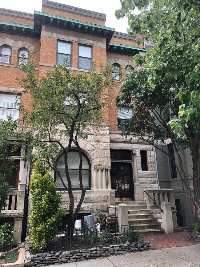 Building Photo - 1728 21st St NW