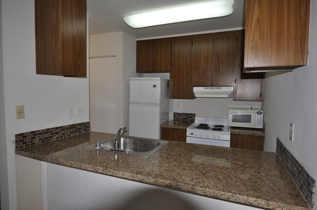 Building Photo - Great central SJ location near Highways 87...