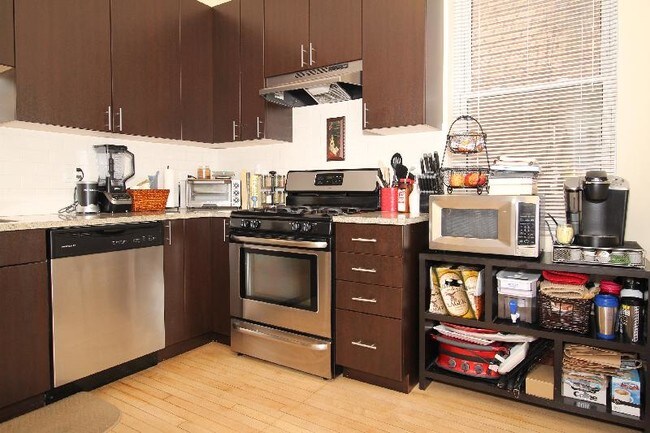 Foto del edificio - 1436 W Addison St