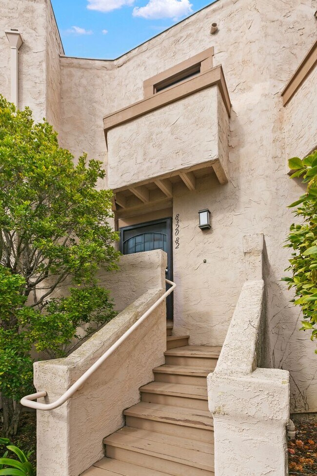 Foto del edificio - Woodlands South - La Jolla Townhome