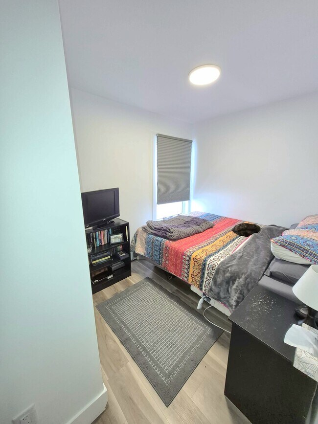 Photo du bâtiment - 2 Bed / 1 Bath Apartment for Rent