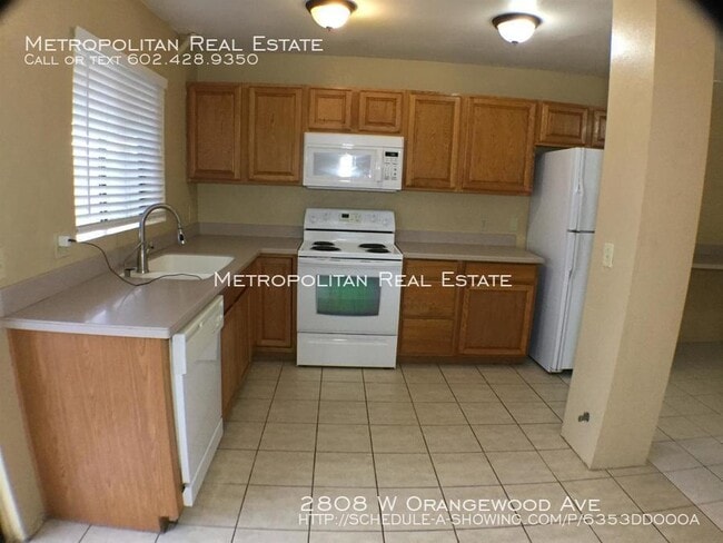 Building Photo - 2808 W Orangewood Ave
