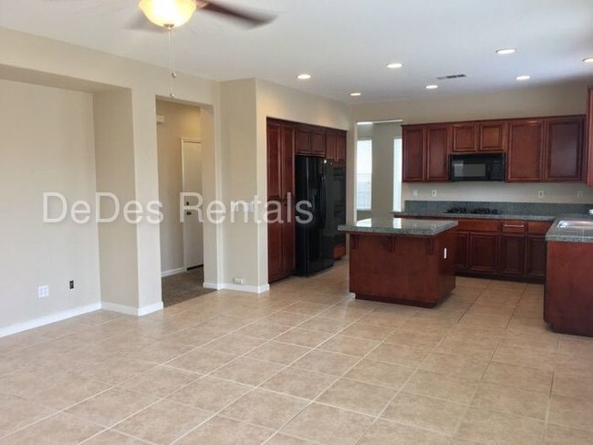 Building Photo - 282 Bouquet Cir