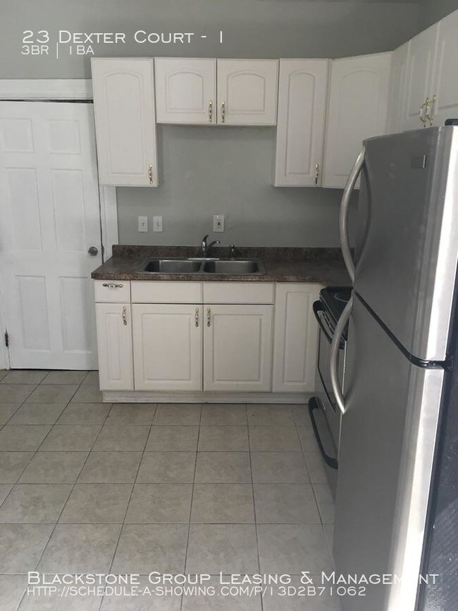 Building Photo - 3 bedroom in Pawtucket RI 02860