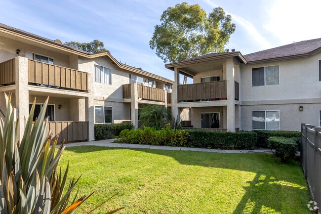 Courtyard - Elan Poway Hills