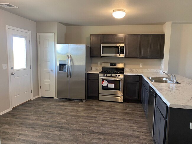 Building Photo - *4 Weeks Rent FREE - NO HIDDEN FEES!* Three Bedroom | Two Bathroom Home in Robinson Ranch