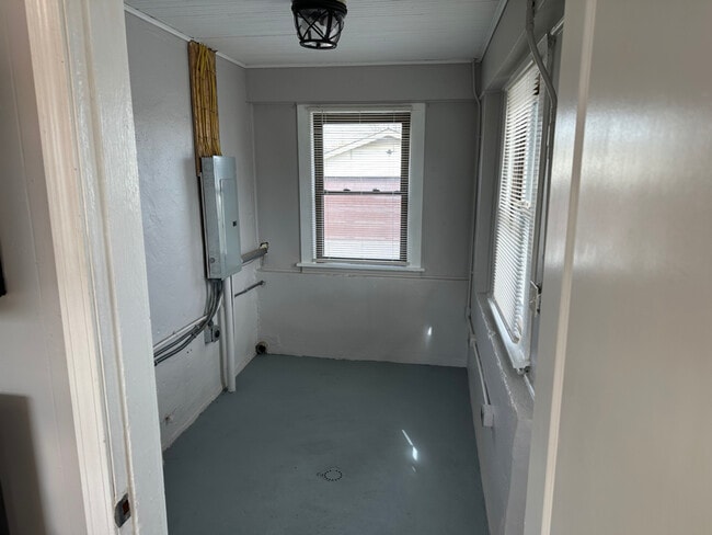 Building Photo - 1350 Pine St