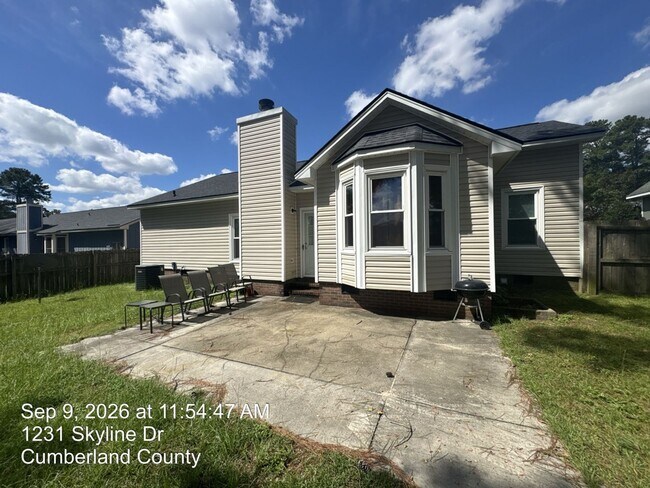 Building Photo - 1235 Skyline Dr