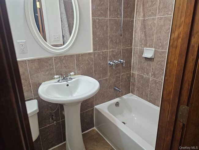 Building Photo - 539 Shepherd Ave