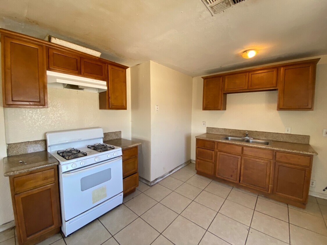 Foto principal - 265 E 2nd St