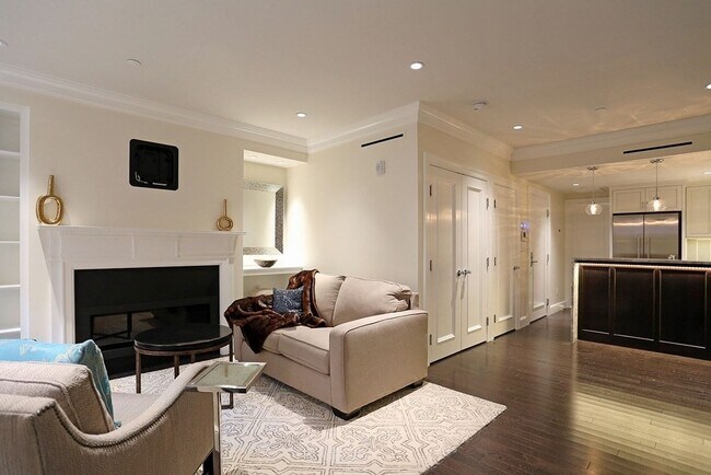 Building Photo - 275 Marlborough St