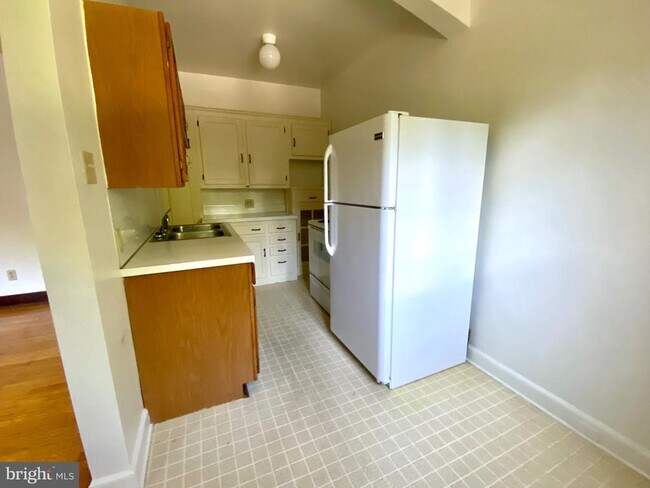 Building Photo - 102 Safe Harbor Village
