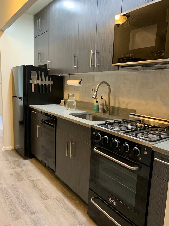 Foto del edificio - 311 E 38th St