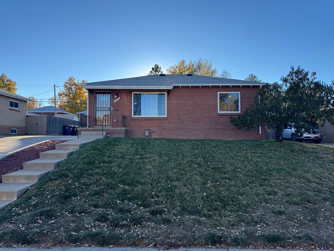 Primary Photo - Fully Renovated Home in Harvey Park