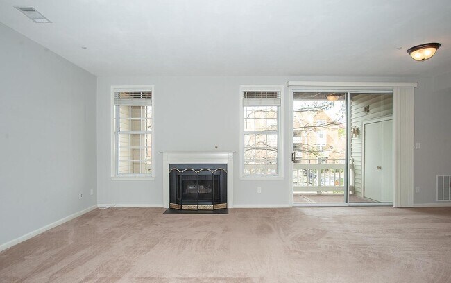 Foto del edificio - 6954 Ellingham Cir