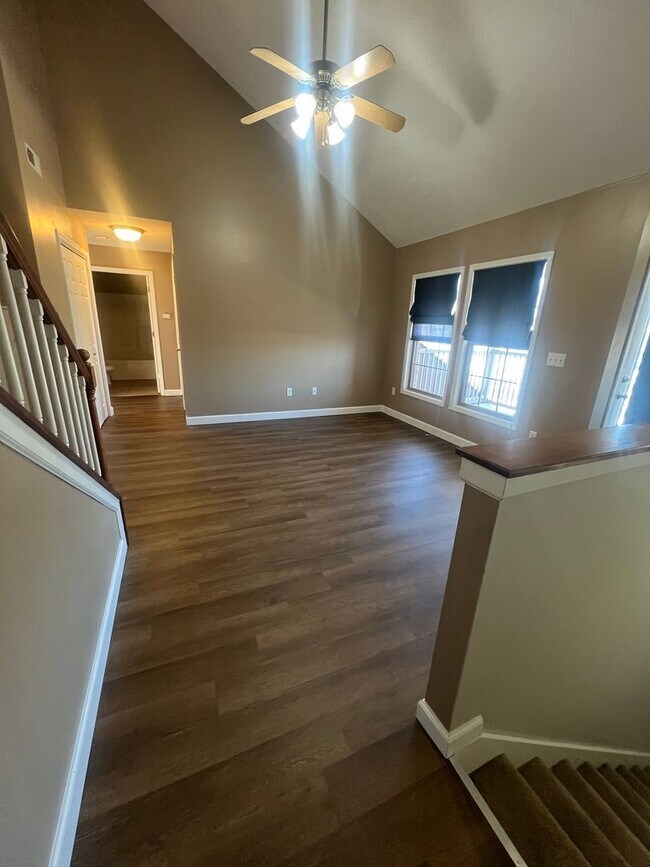 Foto del edificio - Beautiful 2 Bedroom 2.5 Bath Condo With Loft Space!