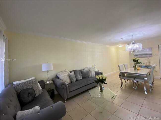 Foto del edificio - 9735 Fontainebleau Blvd