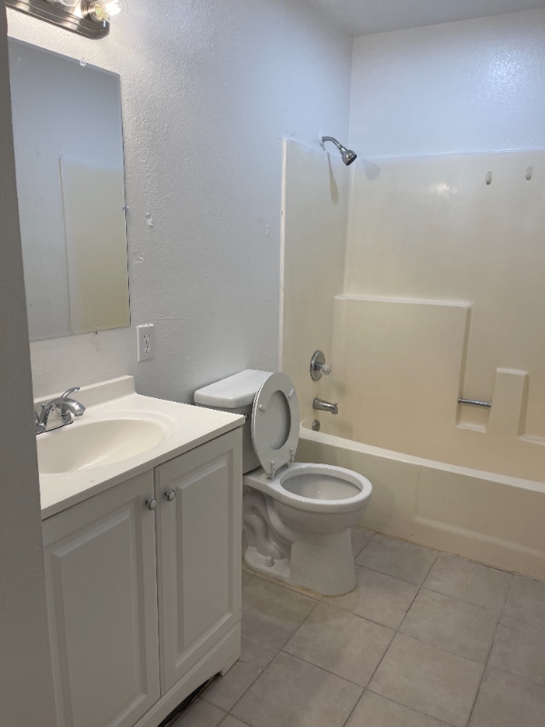 Building Photo - 220 W 9th St