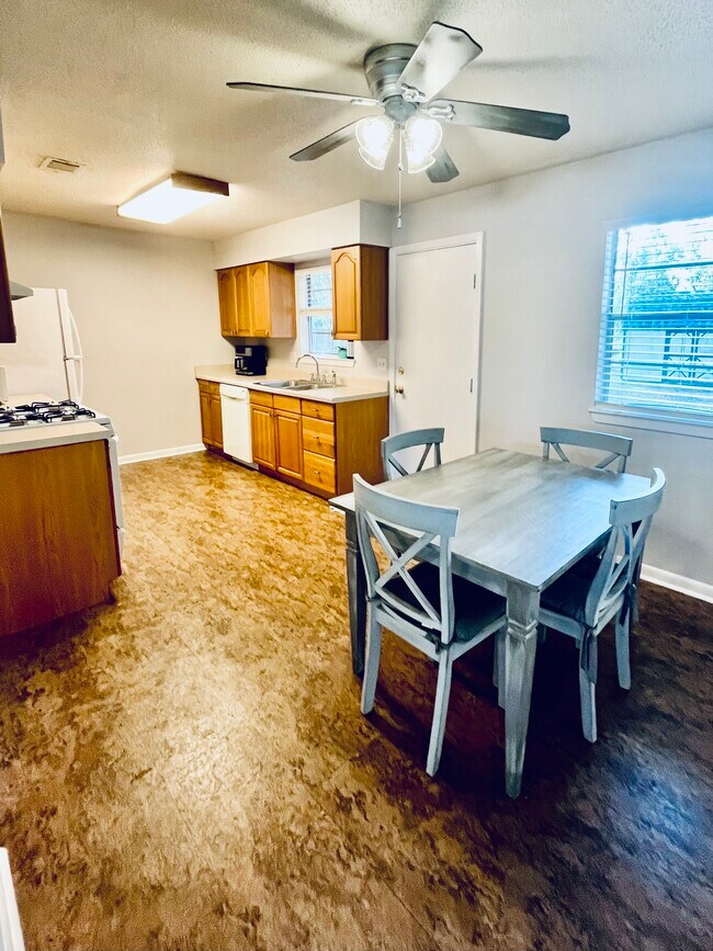 134 Hickory Dr, Ocean Springs, MS 39564 House for Rent in Ocean Springs, MS