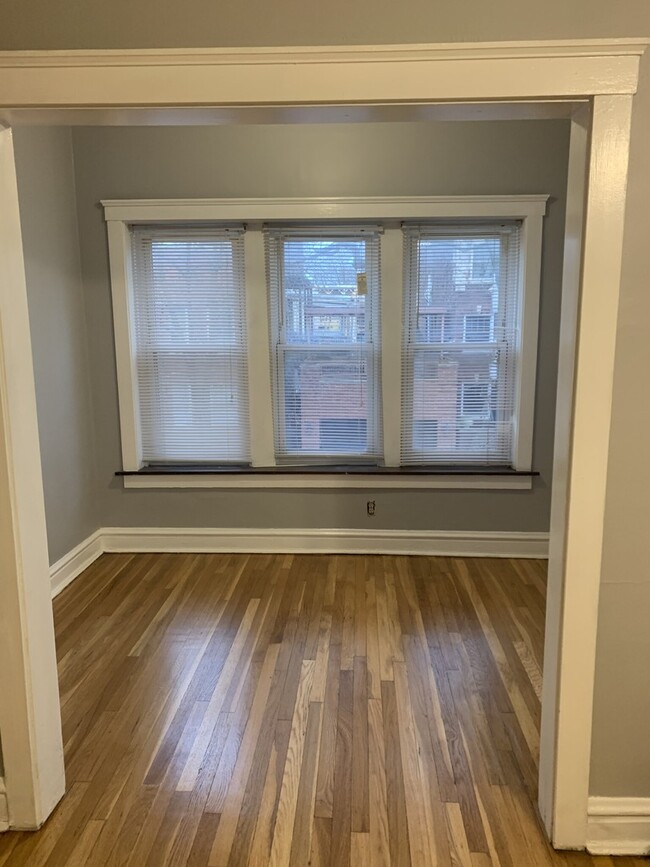 Foto del edificio - 5352 N Winthrop Ave