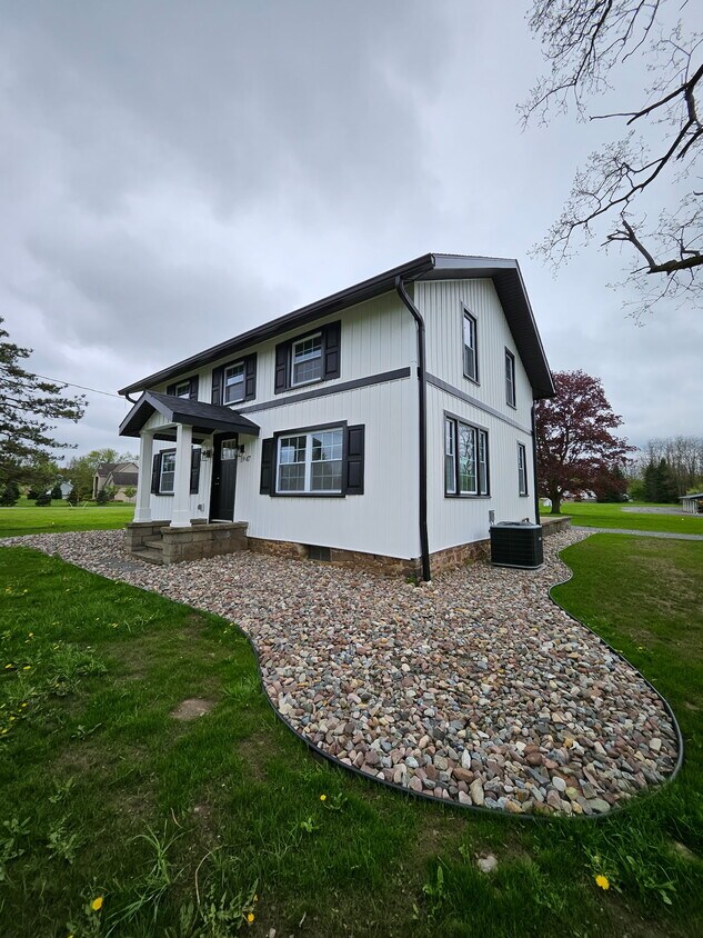 Foto principal - 1947 Manitou Rd