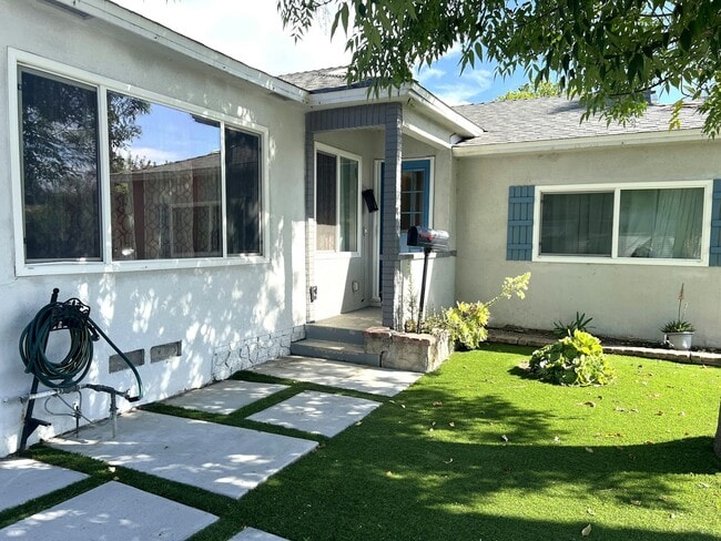 Building Photo - 6660 Aura Ave