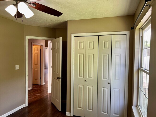Foto del edificio - 237 Cromwell Ct