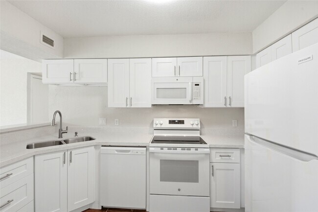 Foto del edificio - 12500 Sandpiper Dr