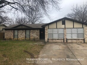 Building Photo - 4702 Green Hollow Dr