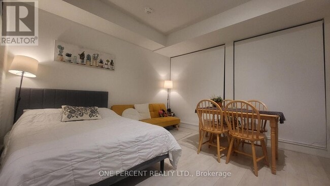 Building Photo - 225 Sumach St