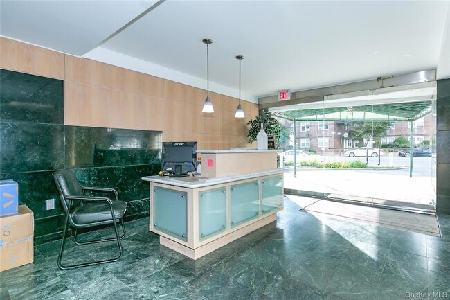 Foto del edificio - 88 Cutter Mill Rd