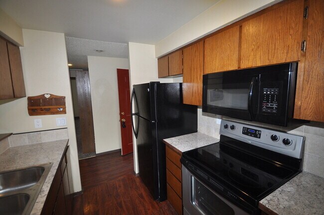 Building Photo - 8705 N Colton St