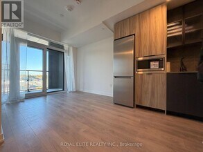 Building Photo - 1037 The Queensway