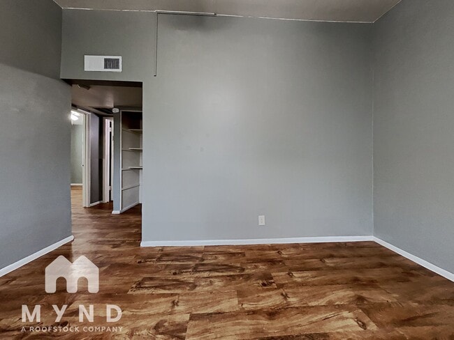 Building Photo - 10435 N 11th Ave