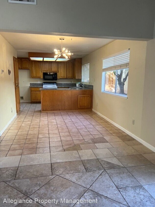 Building Photo - 3 br, 2.5 bath House - 8149 Glen Alta Way